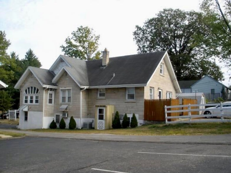 809 N Walnut St, Bloomington, IN for sale - Building Photo - Image 2 of 11