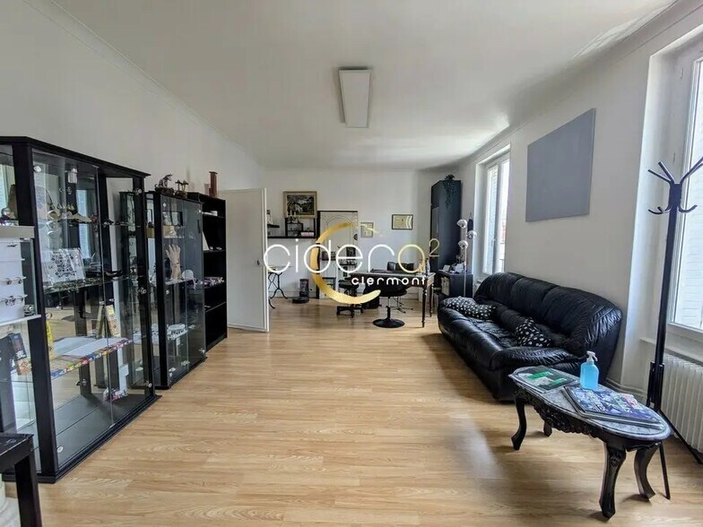 Office in Clermont-Ferrand for lease - Interior Photo - Image 2 of 9