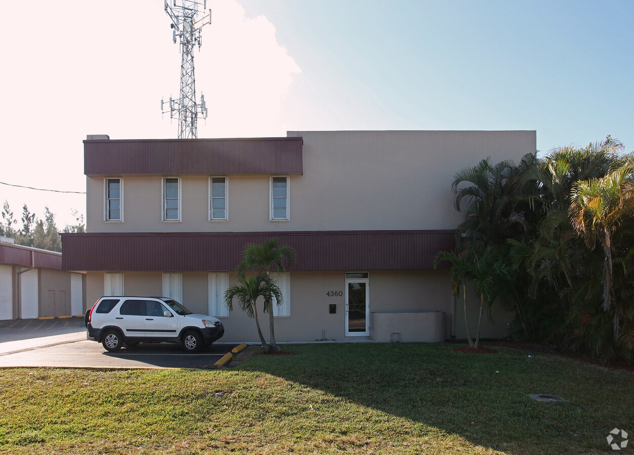 4360 Peters Rd, Plantation, FL 33317