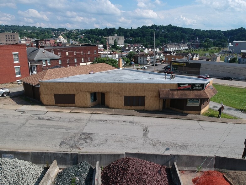 712 Magee Ave, Jeannette, PA for sale - Building Photo - Image 3 of 32