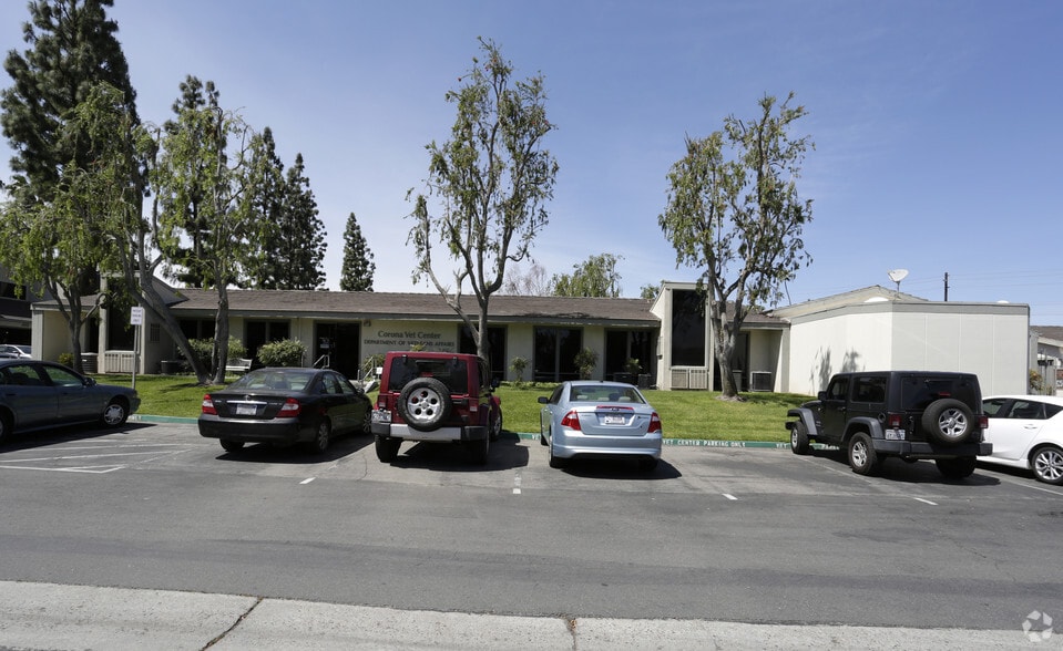 800 Magnolia Ave, Corona, CA for sale - Building Photo - Image 2 of 8