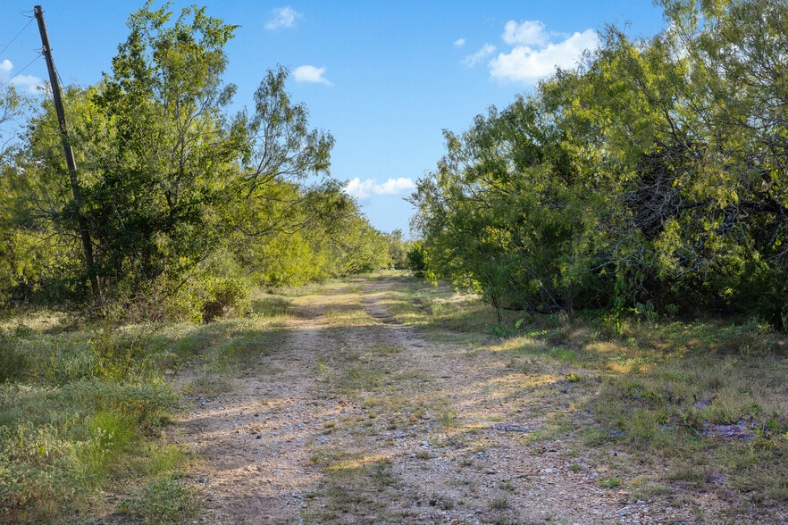 399 Seals Creek Rd, Lockhart, TX for sale - Building Photo - Image 2 of 66