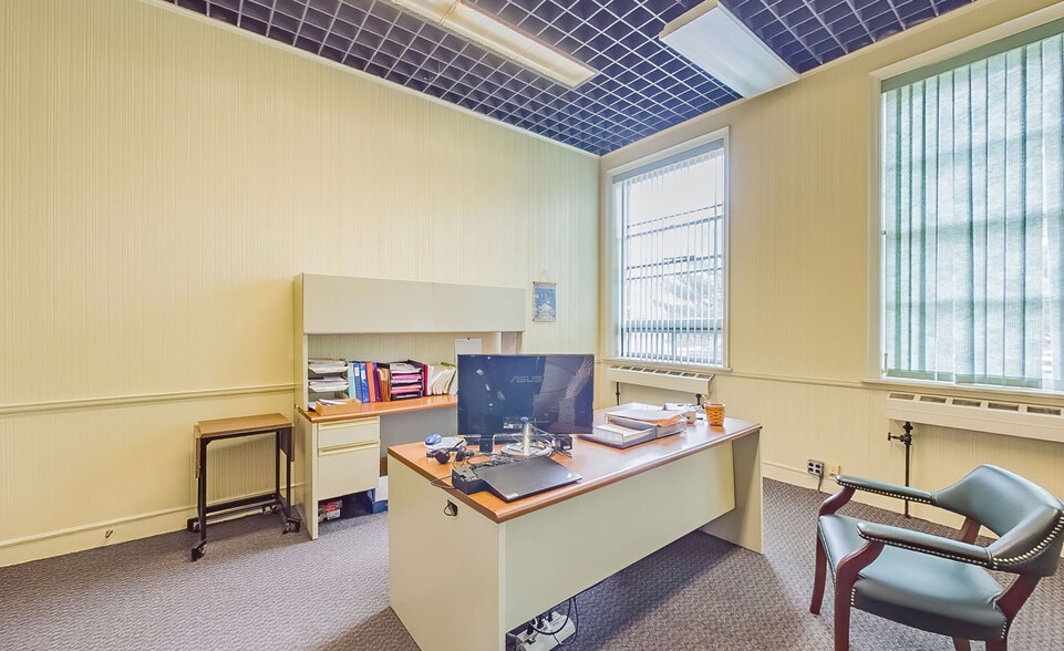 480 W 5th St, Bloomsburg, PA for sale - Interior Photo - Image 3 of 124