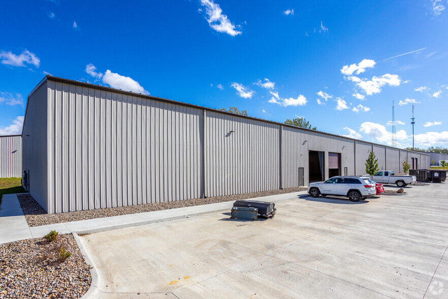 6717 NE 15th St, Des Moines, IA for lease - Building Photo - Image 1 of 16