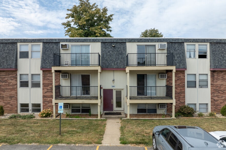 1833 Seven Pines Rd, Springfield, IL for sale - Building Photo - Image 3 of 30