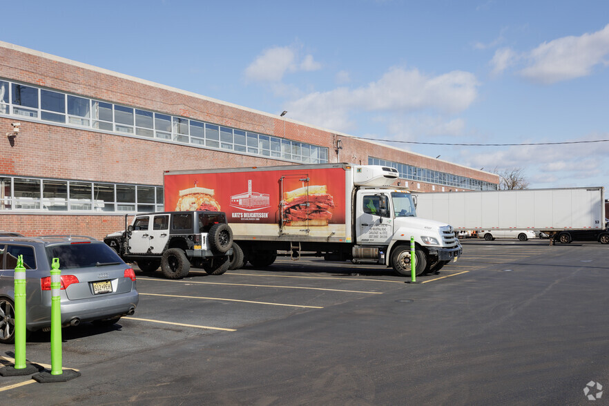 100 Industrial Rd, Carlstadt, NJ for lease - Building Photo - Image 3 of 7