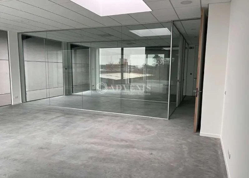 Industrial in Neuville-en-Ferrain for lease - Interior Photo - Image 3 of 5