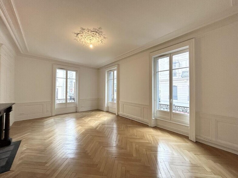 34 Rue Vaubecour, Lyon for lease - Interior Photo - Image 1 of 15