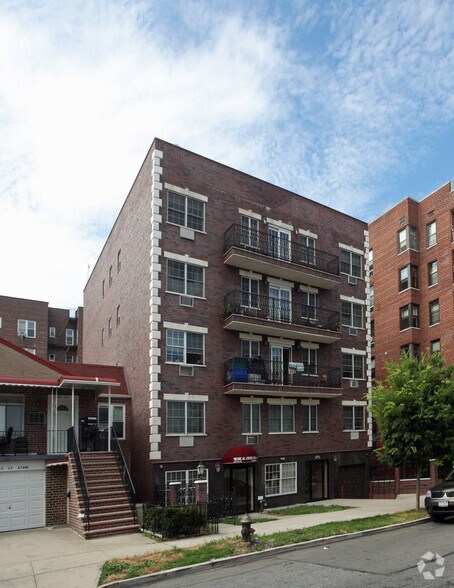 Multifamily in Forest Hills, NY for sale - Primary Photo - Image 1 of 1