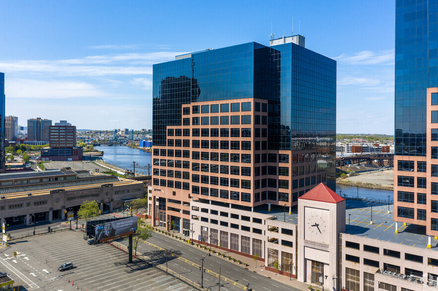 1 Penn Plz E, Newark, NJ for sale - Building Photo - Image 1 of 1