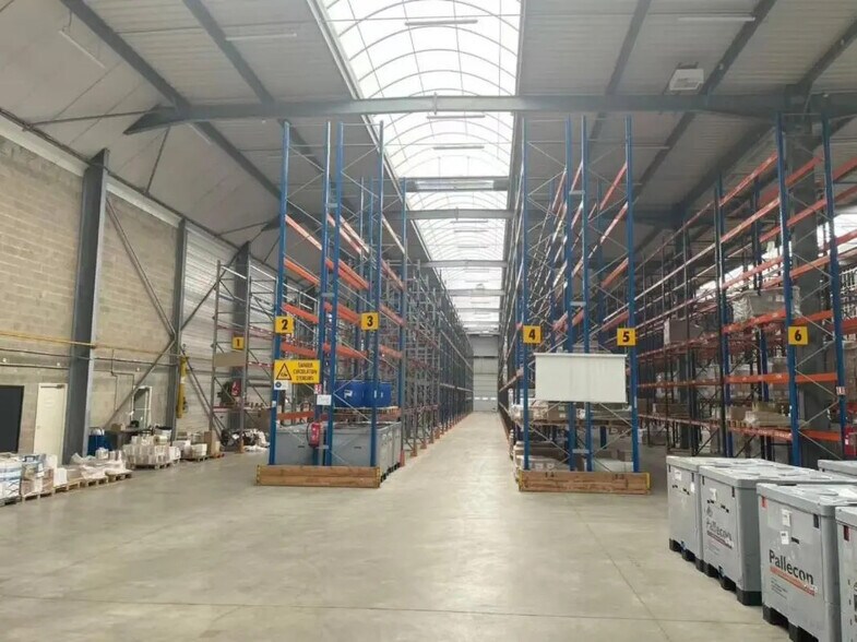 Office in Argenteuil for lease - Interior Photo - Image 3 of 5