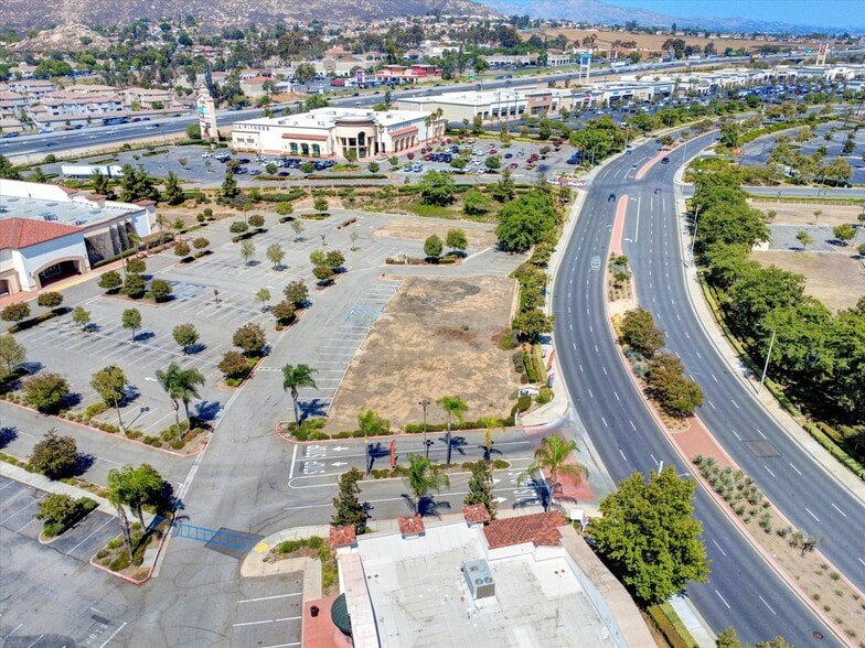 Canyon Springs Parkway, Riverside, CA for lease - Building Photo - Image 3 of 63