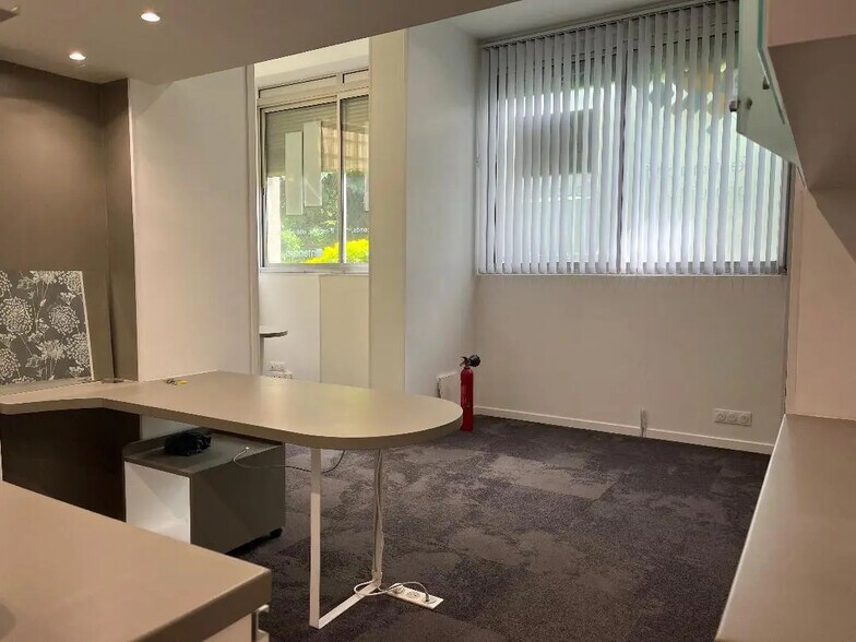 Retail in Joinville-le-Pont for sale - Interior Photo - Image 3 of 5