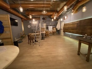 Retail in Barcelona, Barcelona for lease Interior Photo- Image 2 of 13