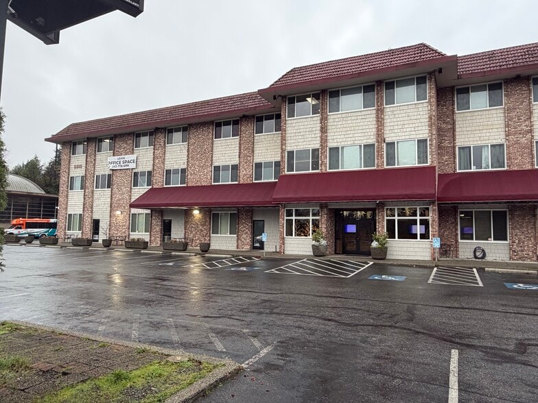 5610 Kitsap Way, Bremerton, WA for lease - Building Photo - Image 1 of 12
