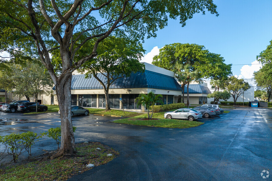 1721 Blount Rd, Pompano Beach, FL for sale - Building Photo - Image 1 of 17