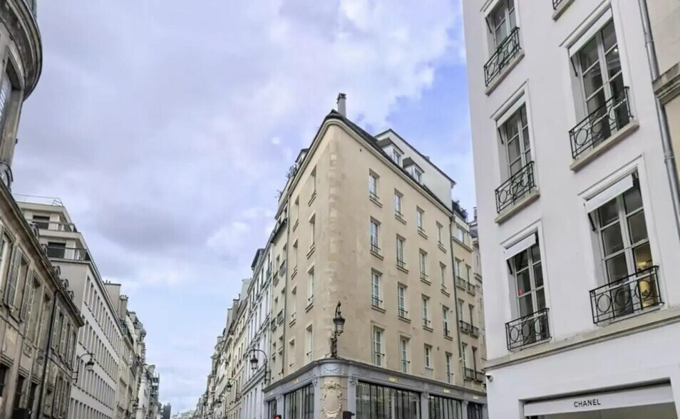 Office in Paris for lease - Building Photo - Image 1 of 7