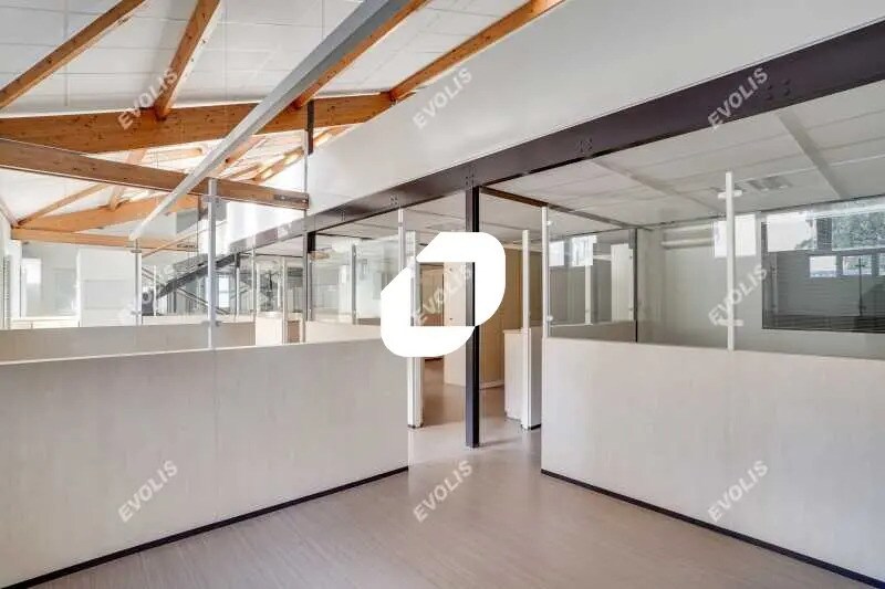 Office in Montreuil for lease - Interior Photo - Image 3 of 12