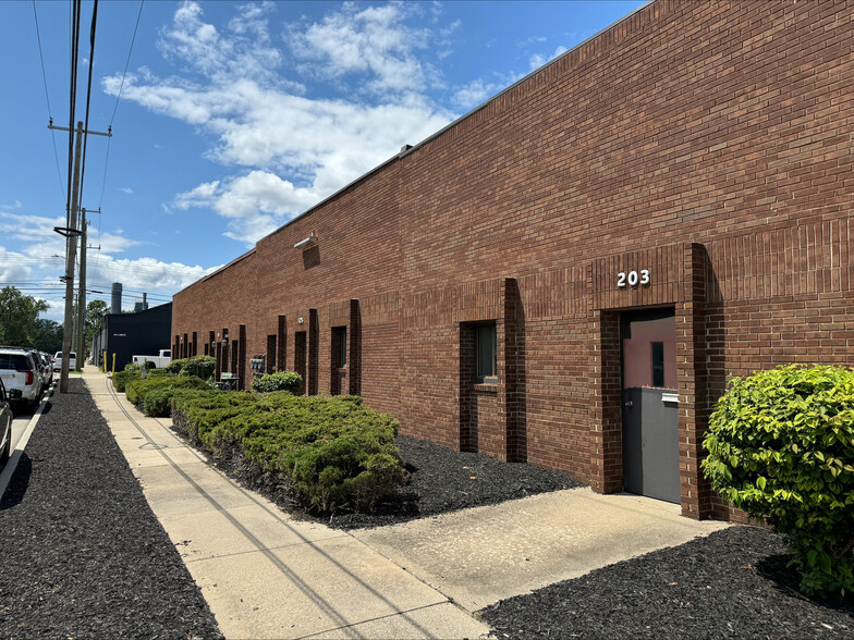 115-203 E Hudson Ave, Royal Oak, MI for lease - Building Photo - Image 1 of 5