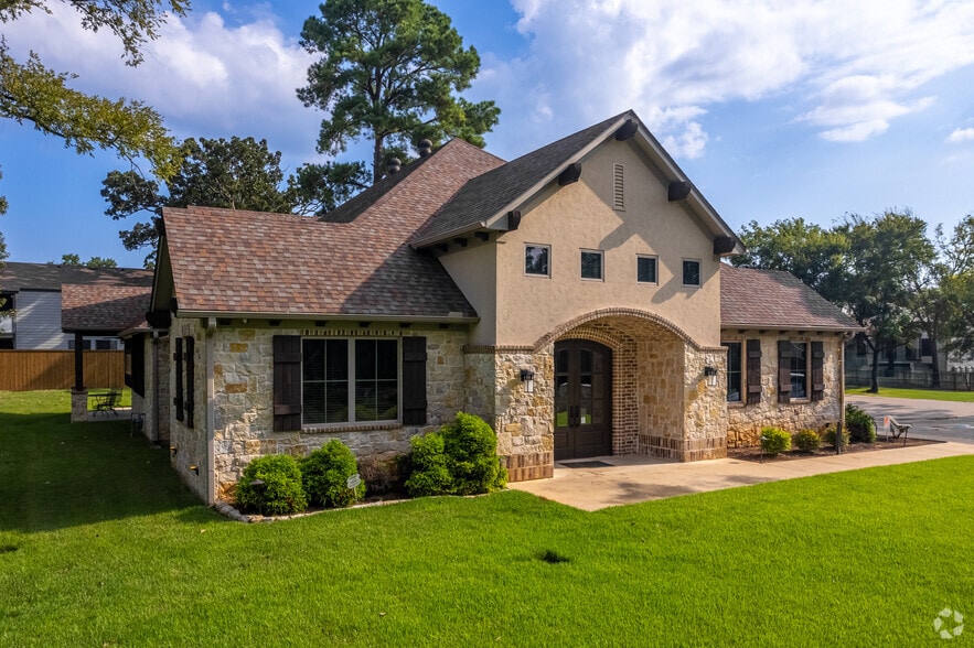 1518 Colony Cir, Longview, TX for sale - Building Photo - Image 2 of 18