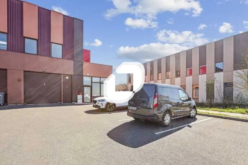 Flex in Tremblay-en-France for lease - Building Photo - Image 1 of 16