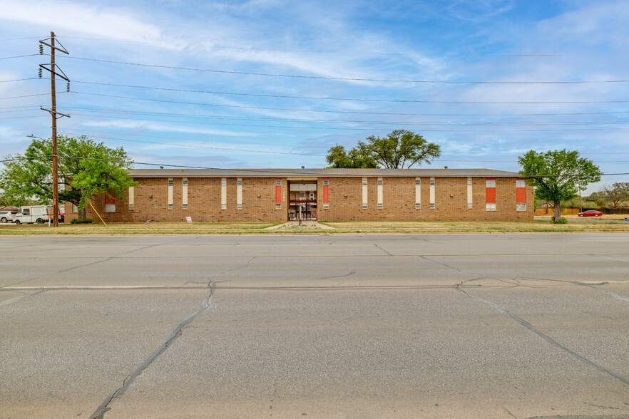 3902 Sherwood Way, San Angelo, TX for sale - Building Photo - Image 3 of 37