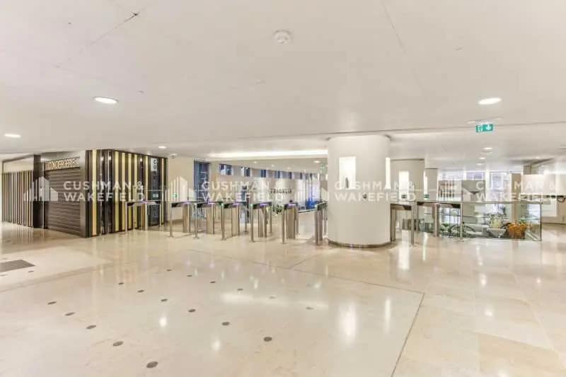 Office in Puteaux for sale - Lobby - Image 1 of 8