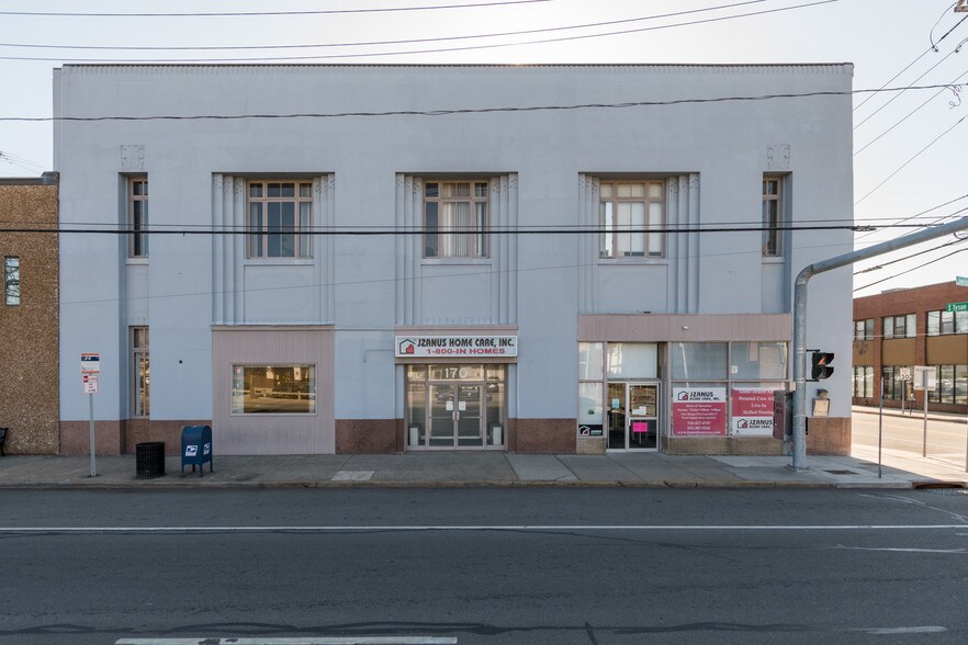 166170 Jericho Tpke, Floral Park, NY 11001