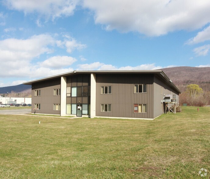 1526 Curran Hwy, North Adams, MA for sale - Primary Photo - Image 1 of 1