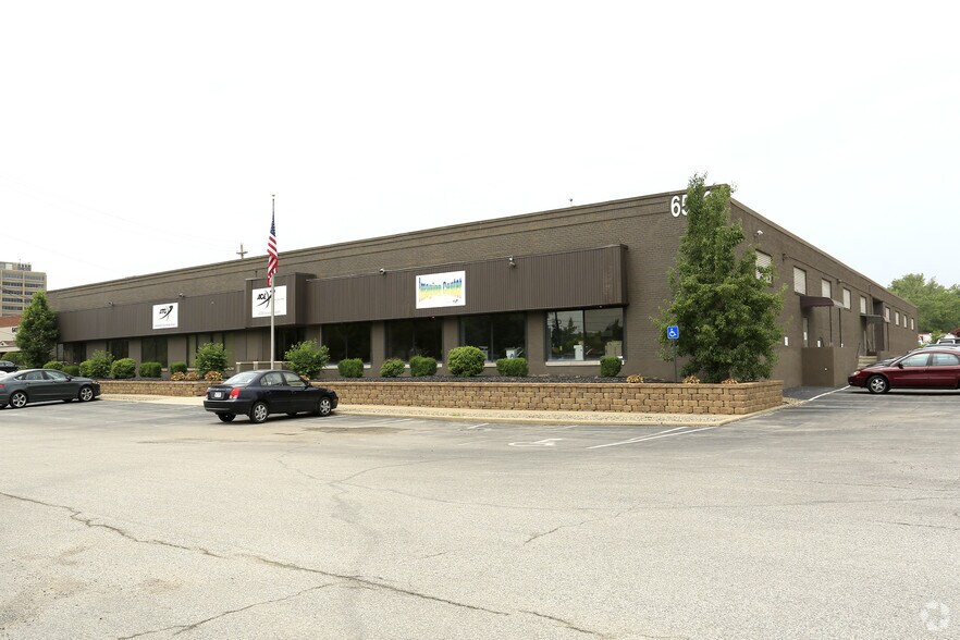 6599 Granger Rd, Independence, OH 44131