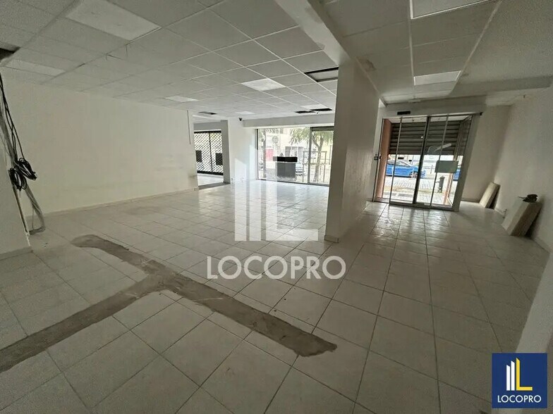 Retail in Cannes for lease - Interior Photo - Image 3 of 6