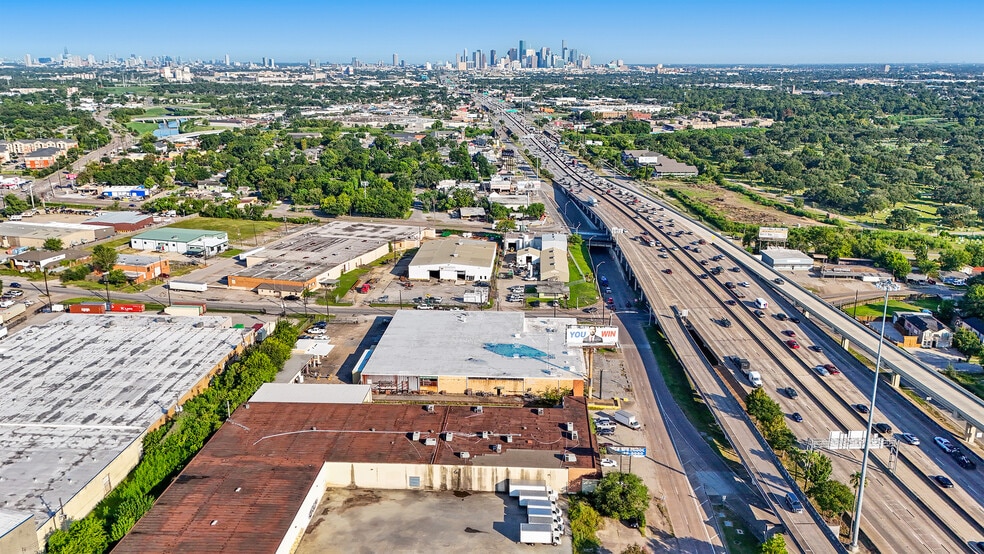 6626 Gulf Fwy, Houston, TX for lease - Building Photo - Image 3 of 8