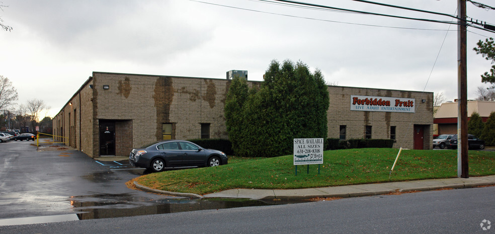 Industrial in Ronkonkoma, NY for sale - Primary Photo - Image 1 of 1