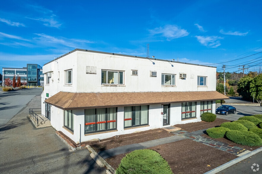 1273-1275 Main St, Waltham, MA for lease - Building Photo - Image 2 of 8