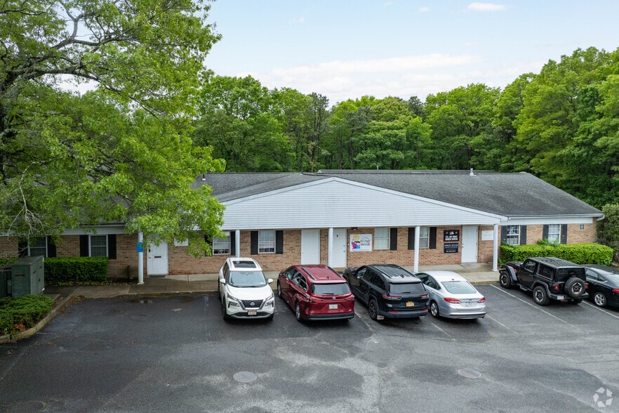 440-450 Waverly Ave, Patchogue, NY for lease - Building Photo - Image 3 of 4