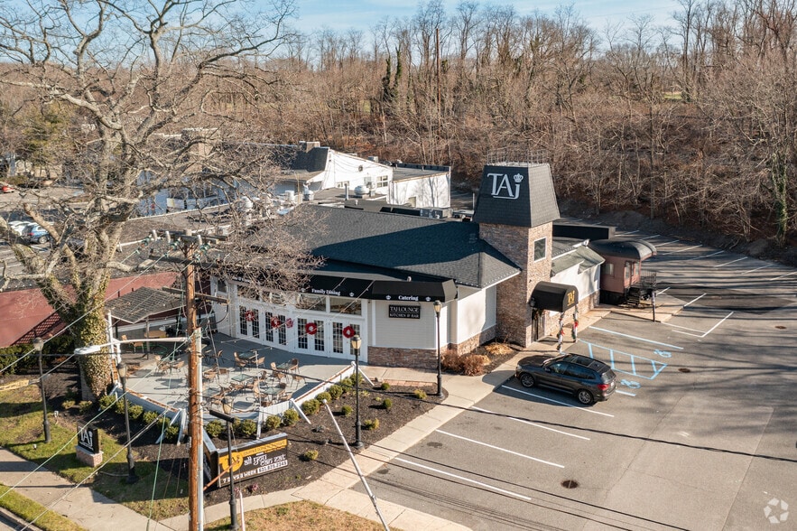 10 S Woods Corner Rd, East Setauket, NY for lease - Building Photo - Image 3 of 4