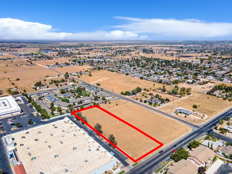 NEC Country Club Dr & Sherwood Ave, Madera, CA for sale - Building Photo - Image 1 of 22