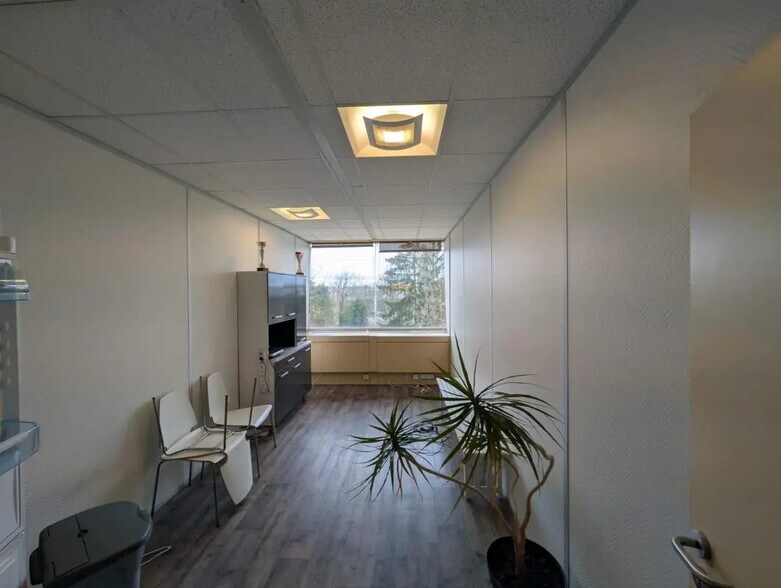 Office in Cergy for lease - Interior Photo - Image 3 of 10