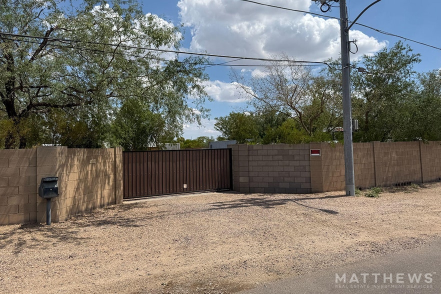 20205 N Cave Creek Rd, Phoenix, AZ for lease - Building Photo - Image 2 of 3