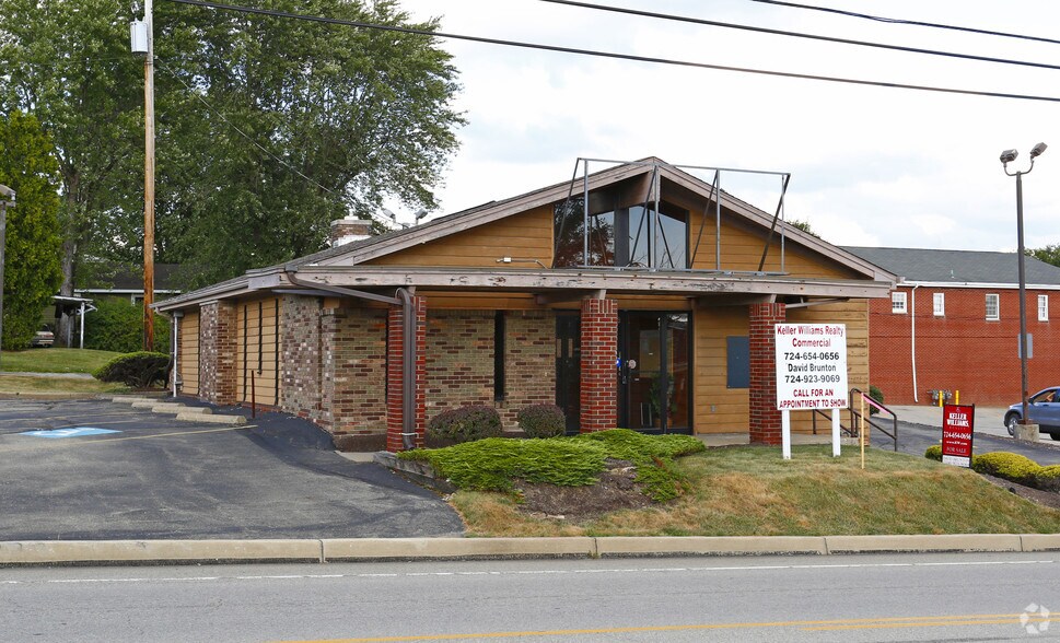 320 N Center Ave, New Stanton, PA 15672 OfficeRetail for Lease