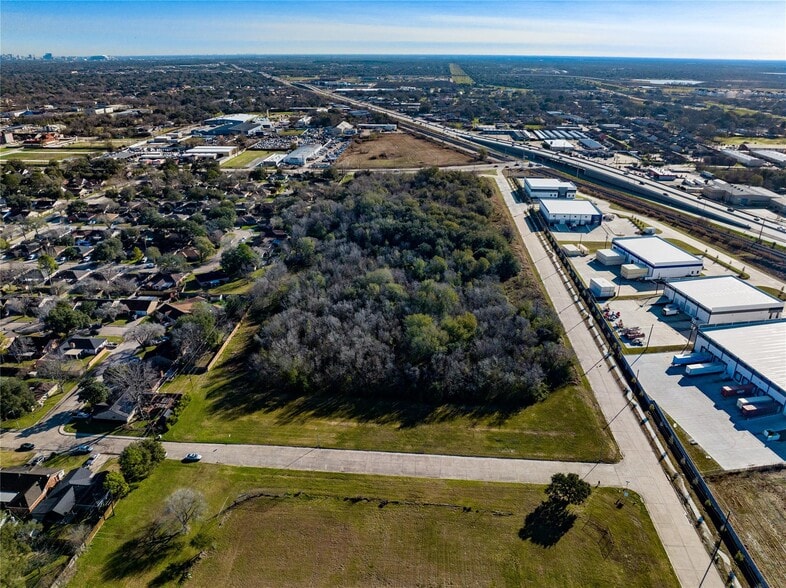 00 E Hampton Circle, Houston, TX 77071 DEVELOPERS, BUILDERS, AND