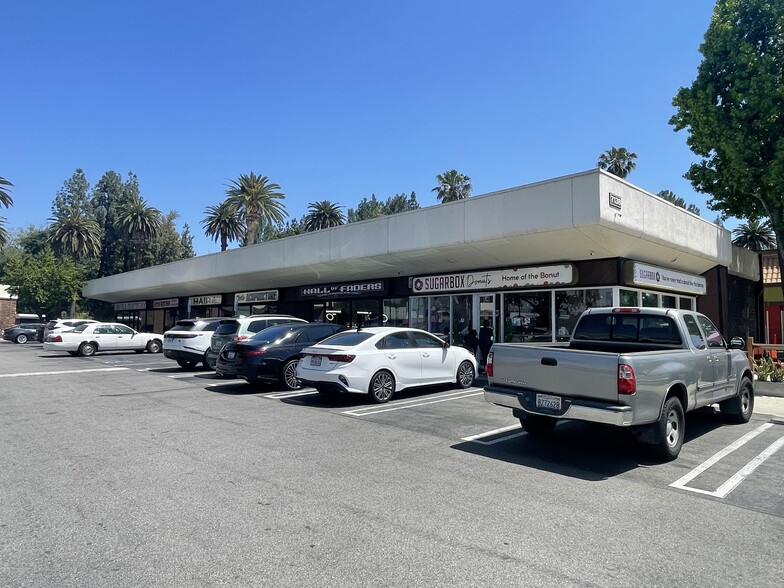 7138 Shoup Ave, Canoga Park, CA for lease - Building Photo - Image 2 of 11