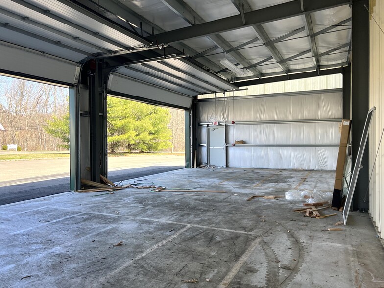 319 Riggs St, Oxford, CT for lease - Building Photo - Image 3 of 3