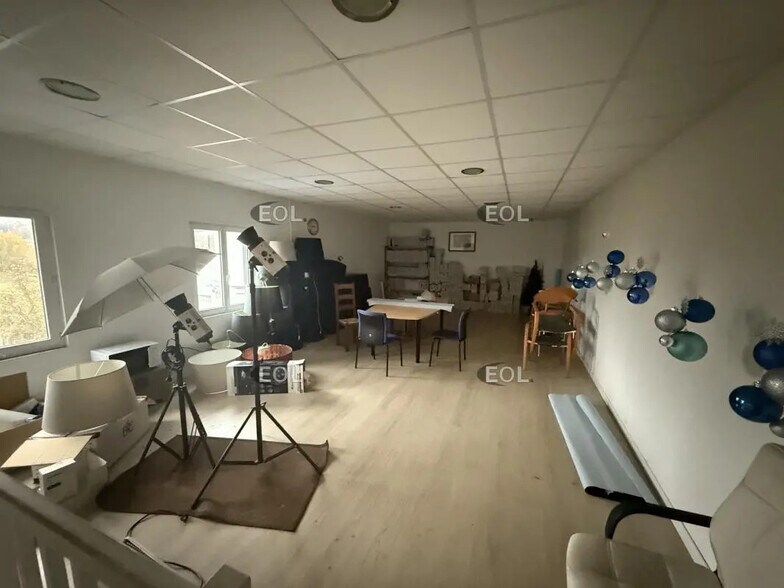 Flex in Coulommiers for sale - Building Photo - Image 2 of 13