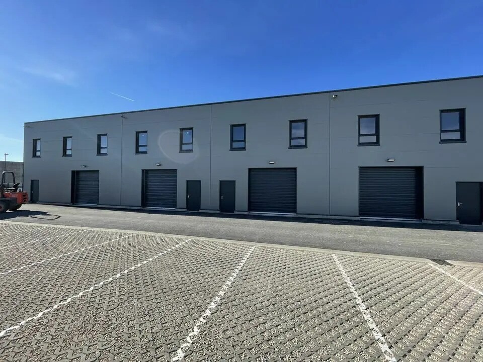 Flex in Avignon for lease Building Photo- Image 1 of 4