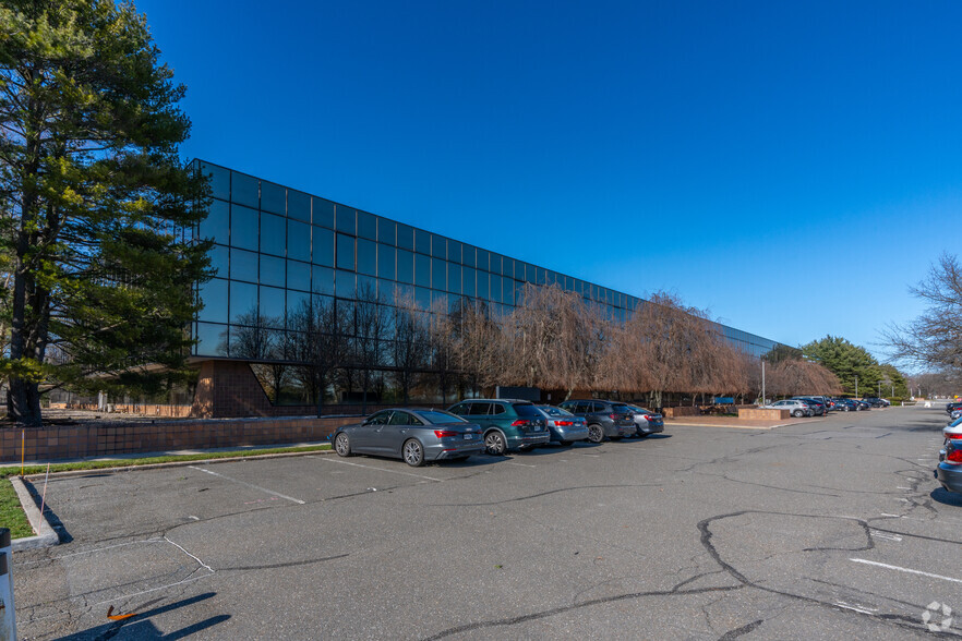 100 Jericho Quadrangle, Jericho, NY for lease - Building Photo - Image 1 of 13