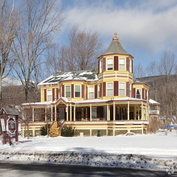 7872 Main St, Hunter, NY for sale - Primary Photo - Image 1 of 1