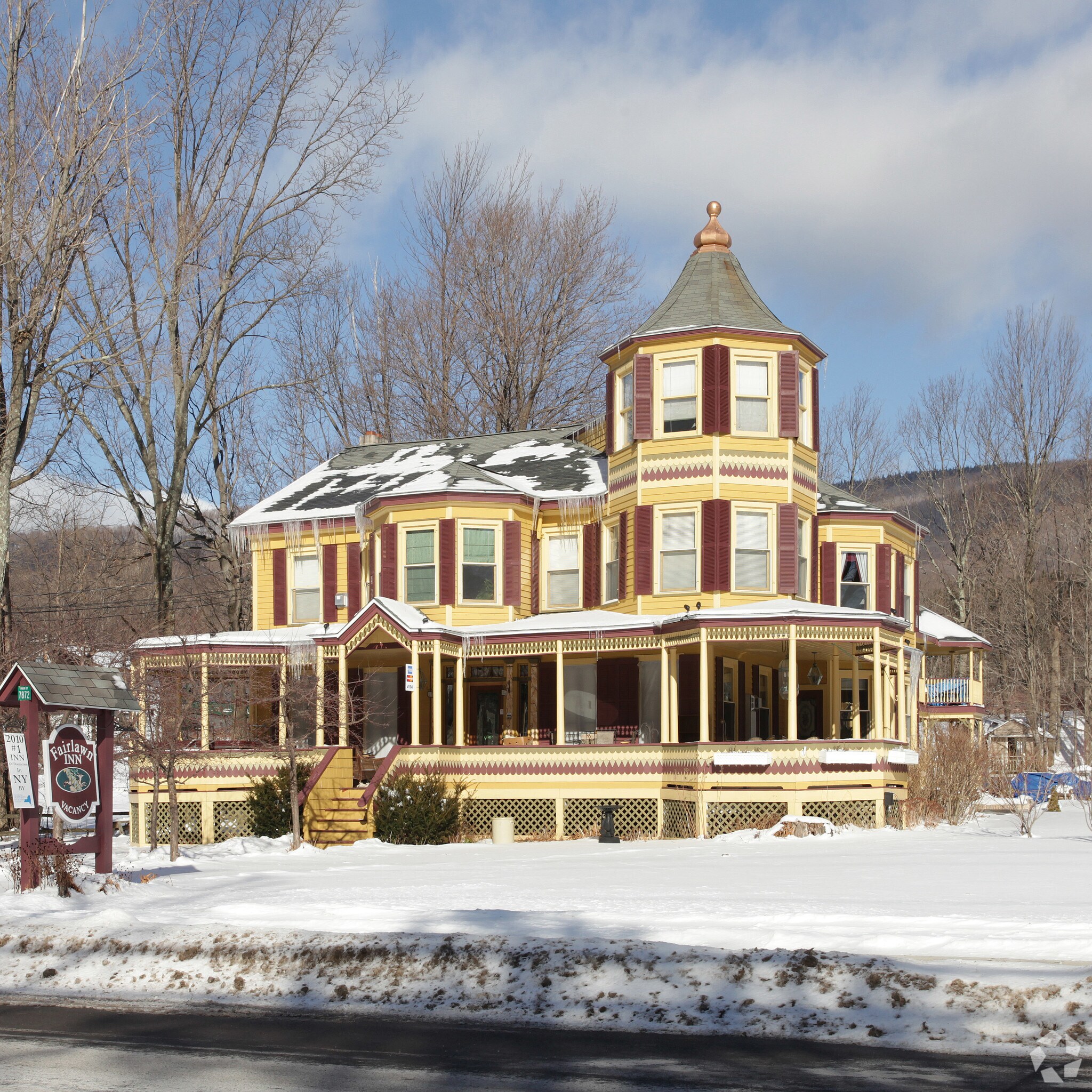 7872 Main St, Hunter, NY for sale Primary Photo- Image 1 of 1