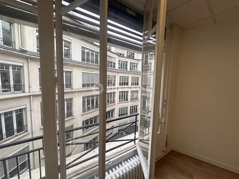 Office in Paris for lease - Interior Photo - Image 2 of 4