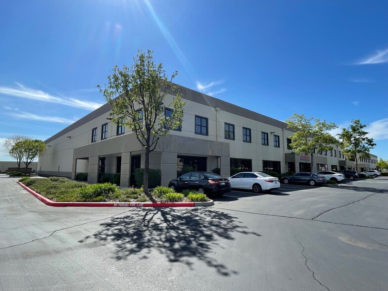 2051 Cessna Dr, Vacaville, CA for lease - Building Photo - Image 1 of 7